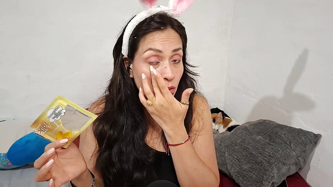ASMR RELAXING FACIAL CLEANSING (ROLEPLAY IN SPANISH)