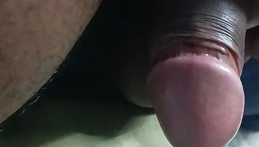 Un băiat indian cu pulă mare se masturbează