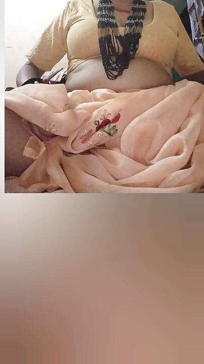 Deshi Bhabhi Насолоджуйтесь з Didlo Her Push Up Гаряча волохата зріла кицька