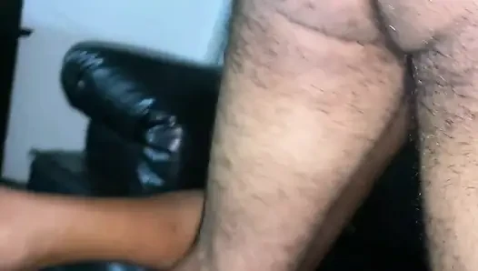 Üvey kız kardeşim yanlış odayı alıyor ve sonunda büyük büyük amını ve göğüslerini sikiyoruz