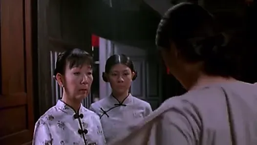 ベトナム映画のシーン-白い絹のドレス