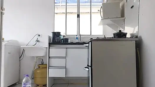 Непослушная блондинка для сантехника.