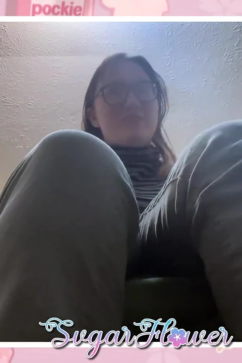 POV: Du verehrst und kommst auf meine stinkenden füße