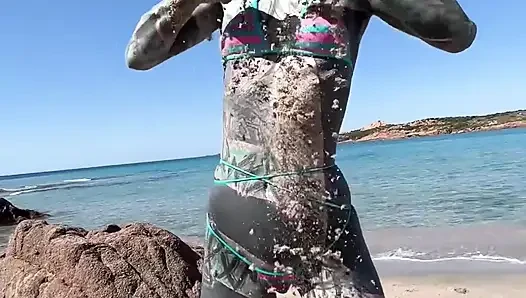 Alt dövmeli çift yol gezisinde açık havada sapık maceralar