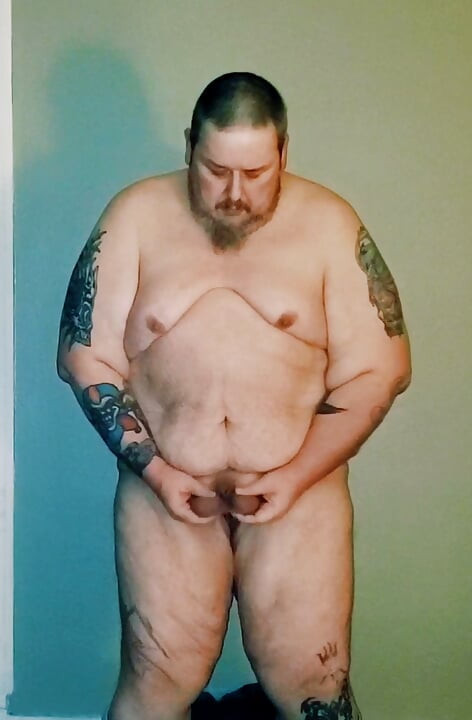Showing off my superchubby body and ass