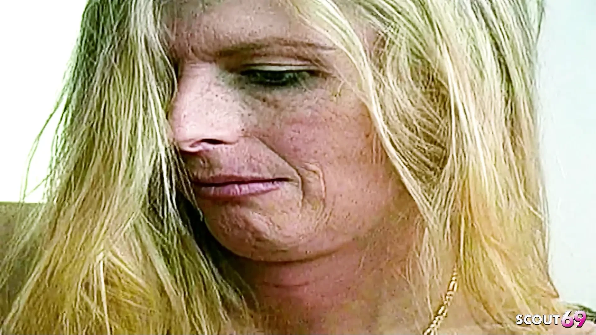 blonde-shemale-gives-guys-a-blowjob-on-first-date-by-shemale-ts
