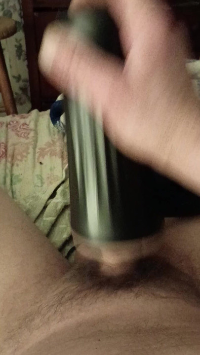おもちゃを使った男性のオナニー