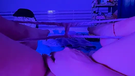 Gadis Kolombia merekam dirinya sendiri masturbasi dan mengirimnya ke gurunya untuk lulus tahun ini