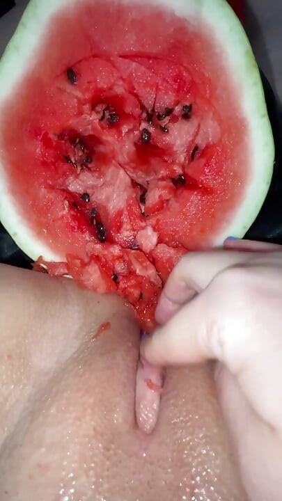 🍉 WATERMELON MULTIPLY HOMEMADE FEMALE ORGASMS- FULL ARAB LONG PORN VIDEO 2025- BEST SAUDI AMATEUR- ARABIAN SNOWWHITE KINKY MAST