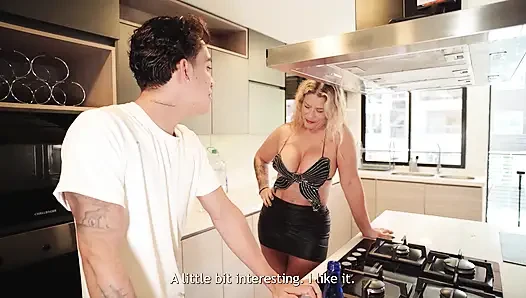 My Girlfriend's Aunty Is a Cougar and Wants Me to Fuck Her While My Girlfriend Is at Work.