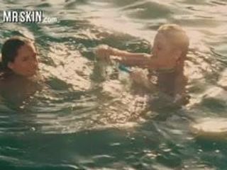 Gorące pisklęta celebrytów pływają razem nago, a następnie pieprzą się!