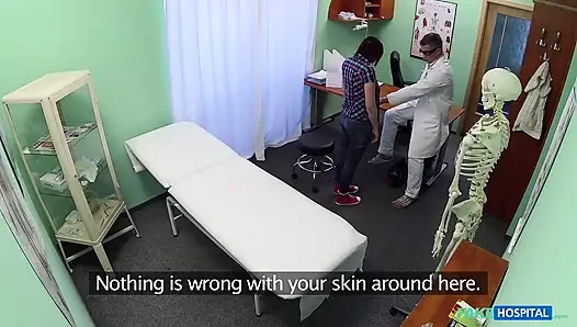 Fake Hospital - Doktor verschreibt eine schwere Dosis oralsex, um die Depression des Patienten zu heilen