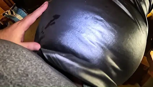 Schlampige blowjobs & dicke möpse necken - cameltoe, stöhnen & nasse finger