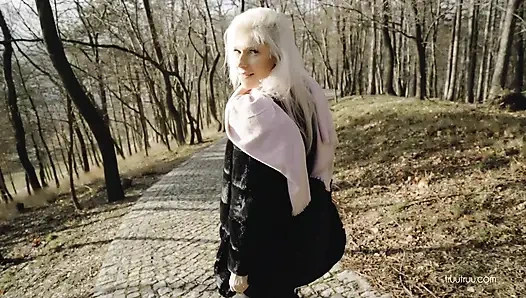 Risky Public Fuck on the Walk with Random Guy From Tinder