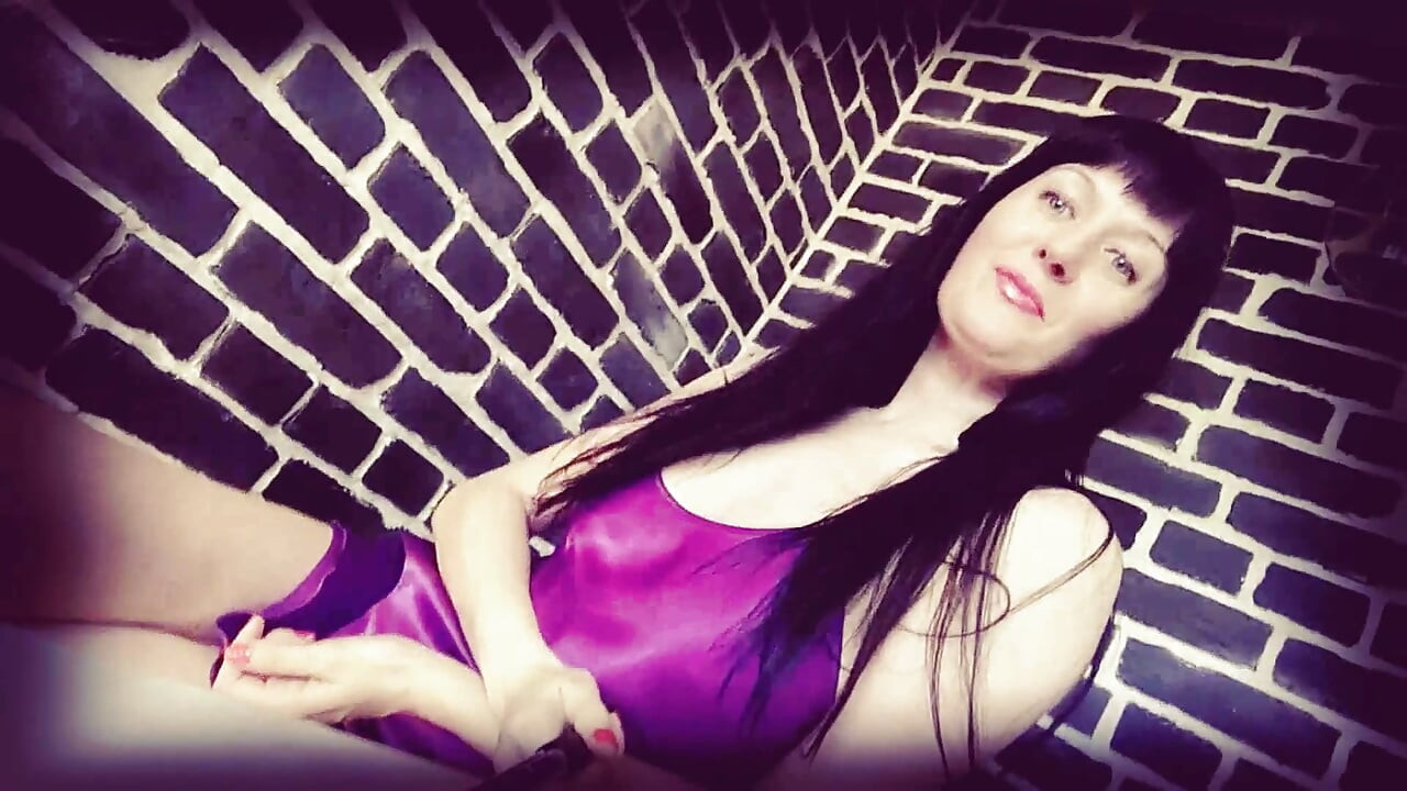 Chic Russian MILF Chic Footfetish Continued in Profile - Ginnagg