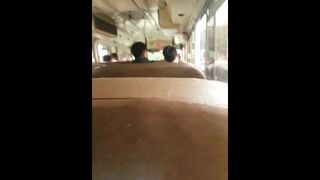 Öffentlicher Bus-Schwanz-Hommage an heißes asiatisches Mädchen