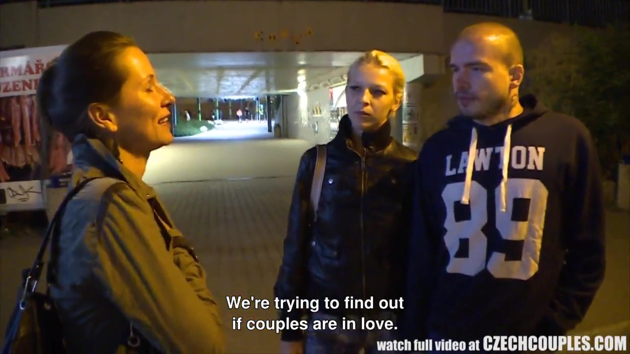 Gf交換のためにお金を稼ぐ美しいチェコ人ペア