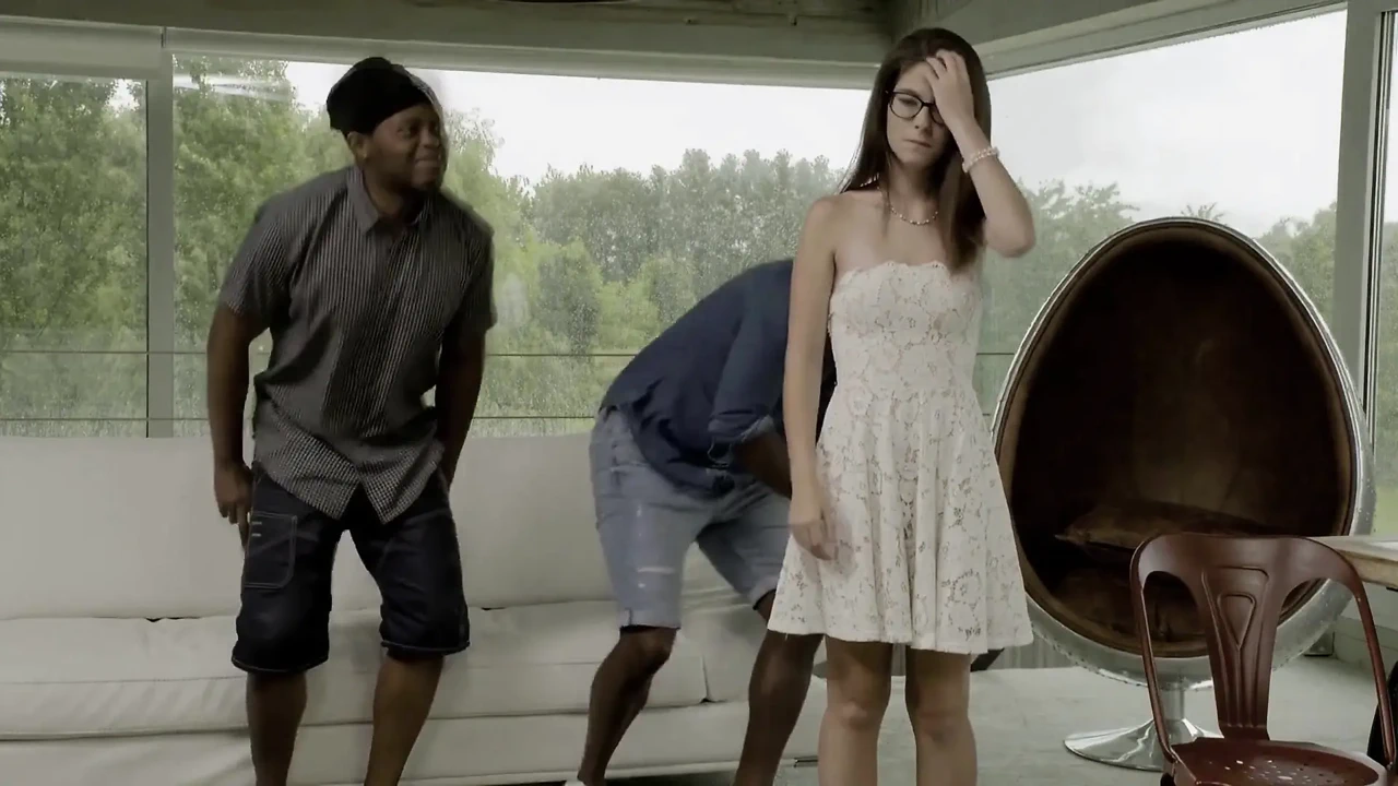 Rocco狠操热辣女郎恋足癖重口味性爱