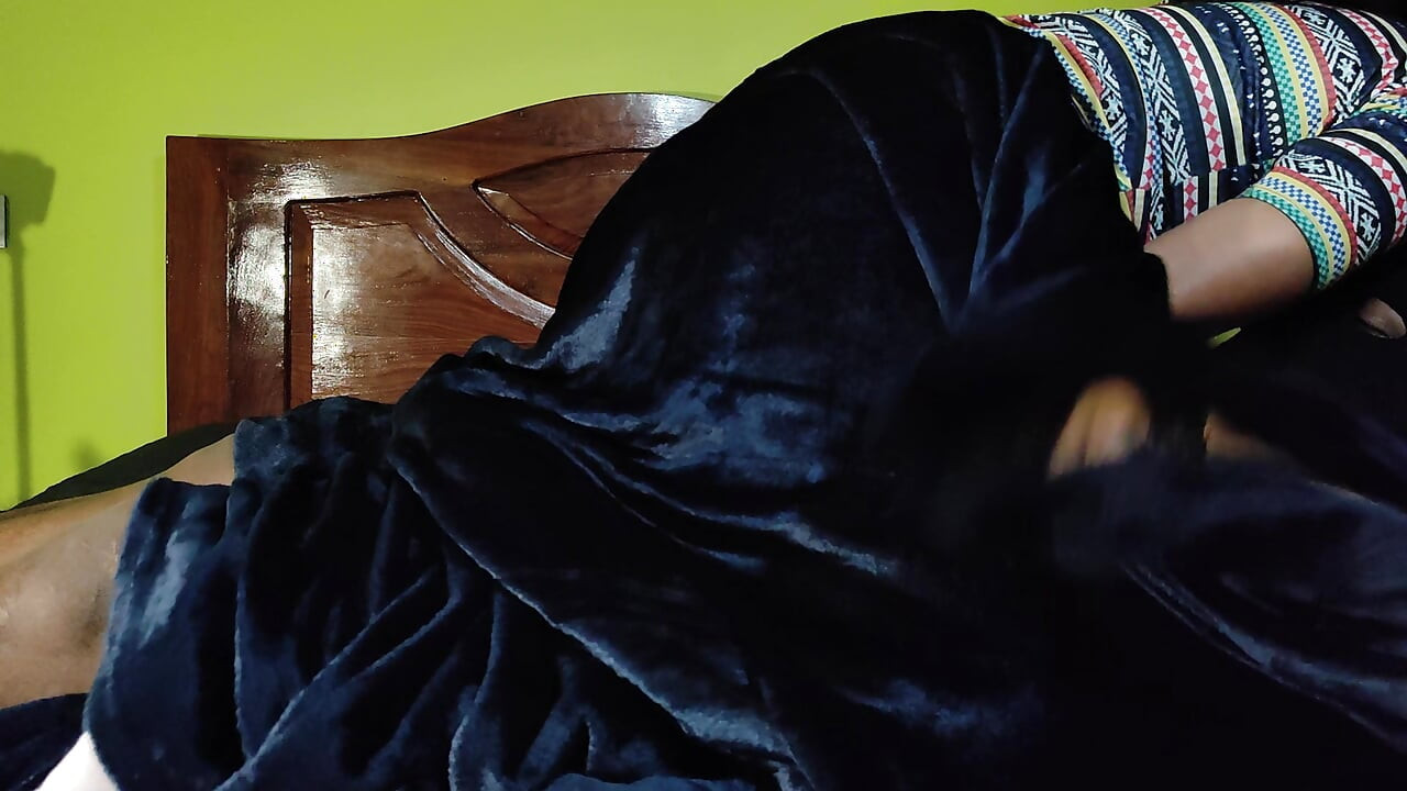 Hermosa chica universitaria malaya tiene sexo con hermanastro