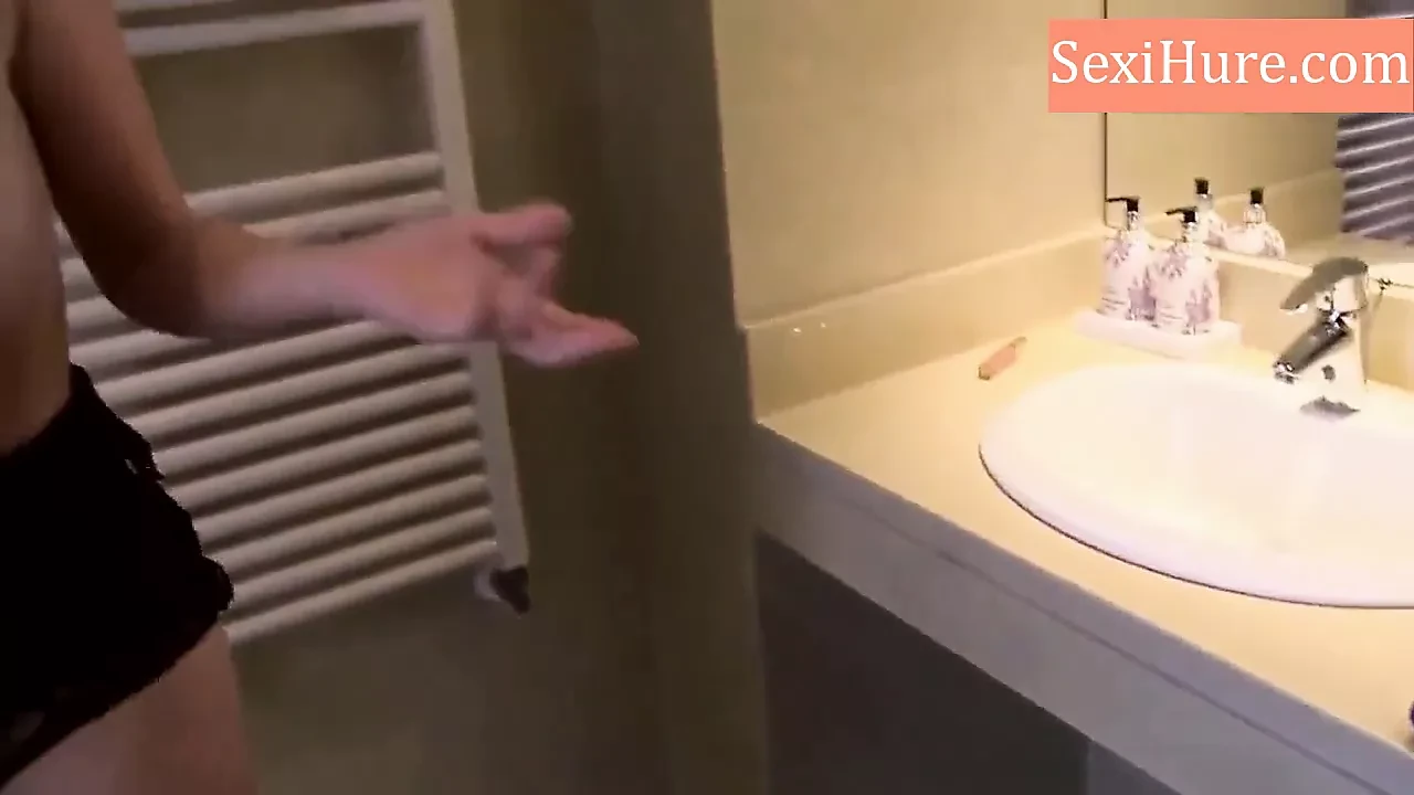 Stiefschwester ficken mit Stiefbruder im Badezimmer