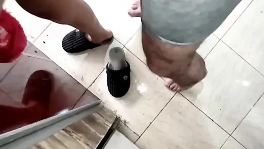 Tukang leding ngentot istri arab di dapur selingkuh