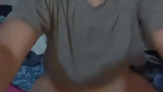 Menyentuhku sambil menonton film porno