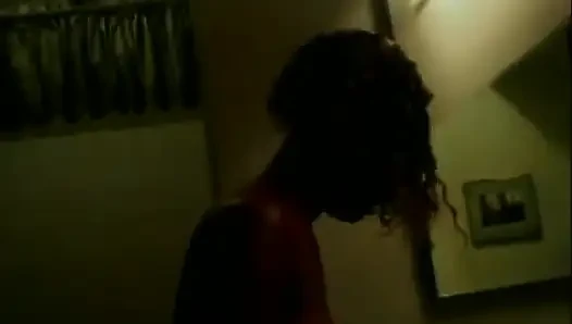 Cewek kulit hitam seksi dientot kontol besar pria kulit hitam di taman