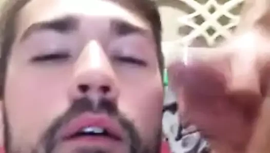 Yüz boyasını aldı