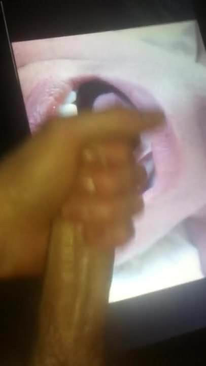 In Mias mouth