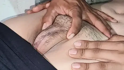 Stiefschwester bittet, meine enge muschi, gefüllt mit Sperma, in einem indischen tamilischen Porno-video zu öffnen.