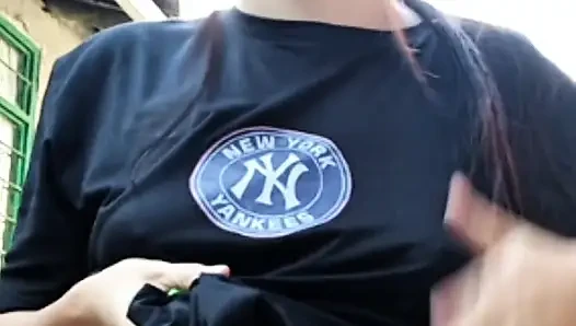 Sexy mädchen streamt und berührt sich für fans