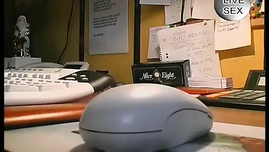 Solo brunette bitch pussy toying at casting