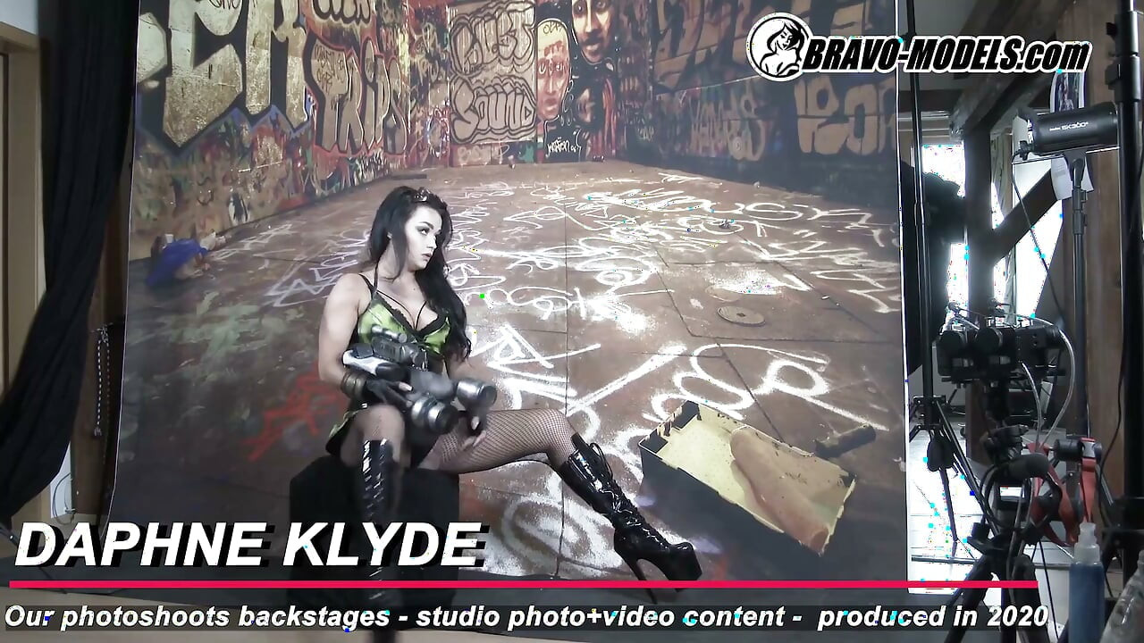 Sessão de fotos nos bastidores Daphne Klyde - Adulto