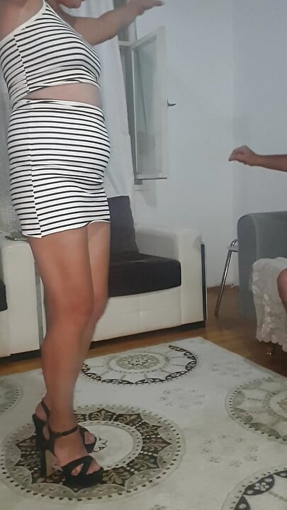 Έβαλα τον νεαρό εραστή μου να χορέψει με λαϊκή μουσική της Άγκυρας, απλά τη φυσική μας ζωή στο σπίτι.