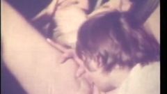 Auto neukpartij is een liefste seks ooit (vintage uit de jaren 60)