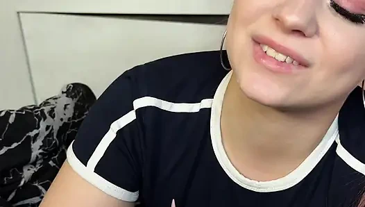 Cooler POV-Sex mit einem Schulmädchen nach einer Party