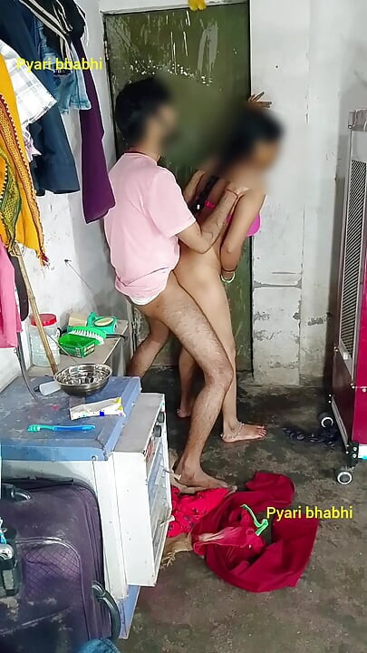 Røv fisse kneppe pik sutter fisse sutter bryster suger mælk fra brystet og sidder på pikken i doggy style og ligger lige på hindi lyd