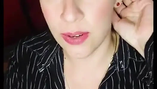 Glücklicher tag der arbeit! Ich werde Dich mit einem Guten Morgen-blowjob aufwecken, damit Sie die Welt essen können!