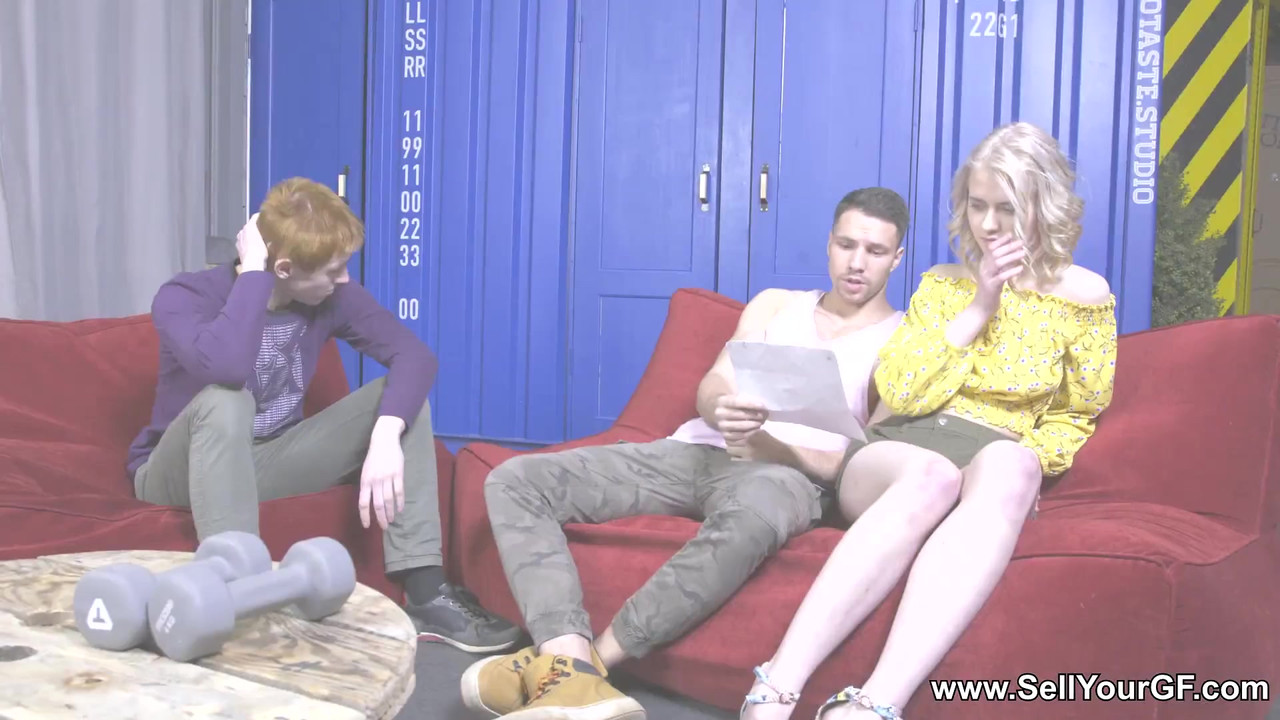 卖掉你的女友 - 发条维多利亚，流行病妻子的阴户租赁