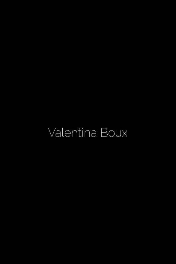 Valentina Boux - Facesitting Boss
