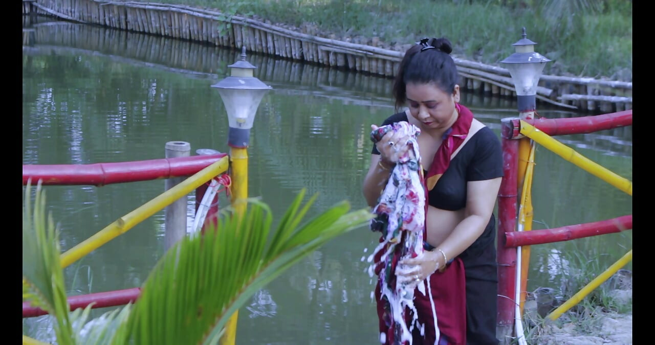 Indian Bhabi Ka Pani Mai Thukai Hot Indian Porn Video