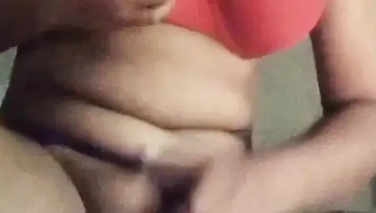 Aku menunjukkan pantat mudaku kepada pacarku dengan gaun seksi.