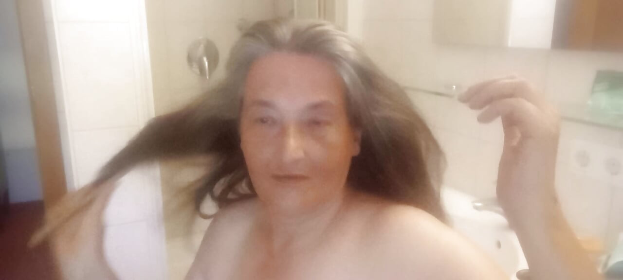 Reife MILF  Meine Haare, mein Blick, deine Fantasie