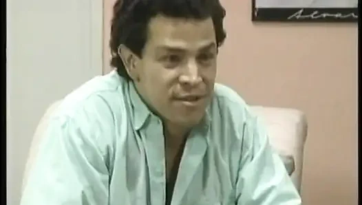 Büyük memeli genç kız üç adama amını parçalıyor