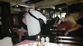 Servië - orale seks in de bar