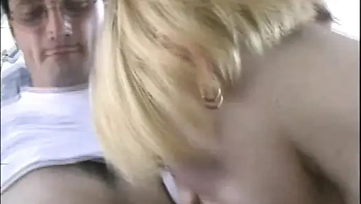 Возбужденную молодую девушку с волосатой киской трахнули в машине и кончили на огромные сиськи от большого члена в любительском видео