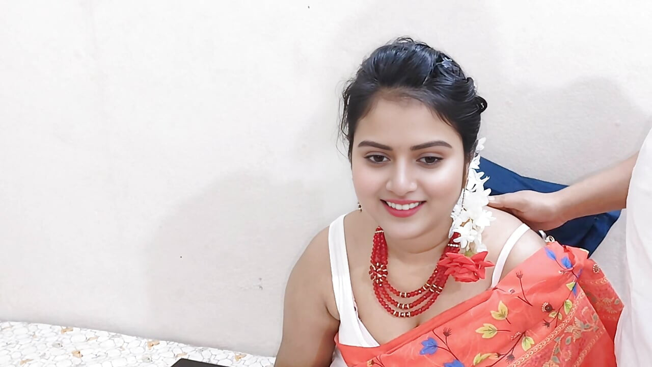 पेहेला बोइशाक विशेष वीडियो। भारतीय सुंदर लड़की पशेर बसर बारीवाल लारका को साथ रोमांटिक Cudai Kiya की चुदाई कर रही है। Part_01