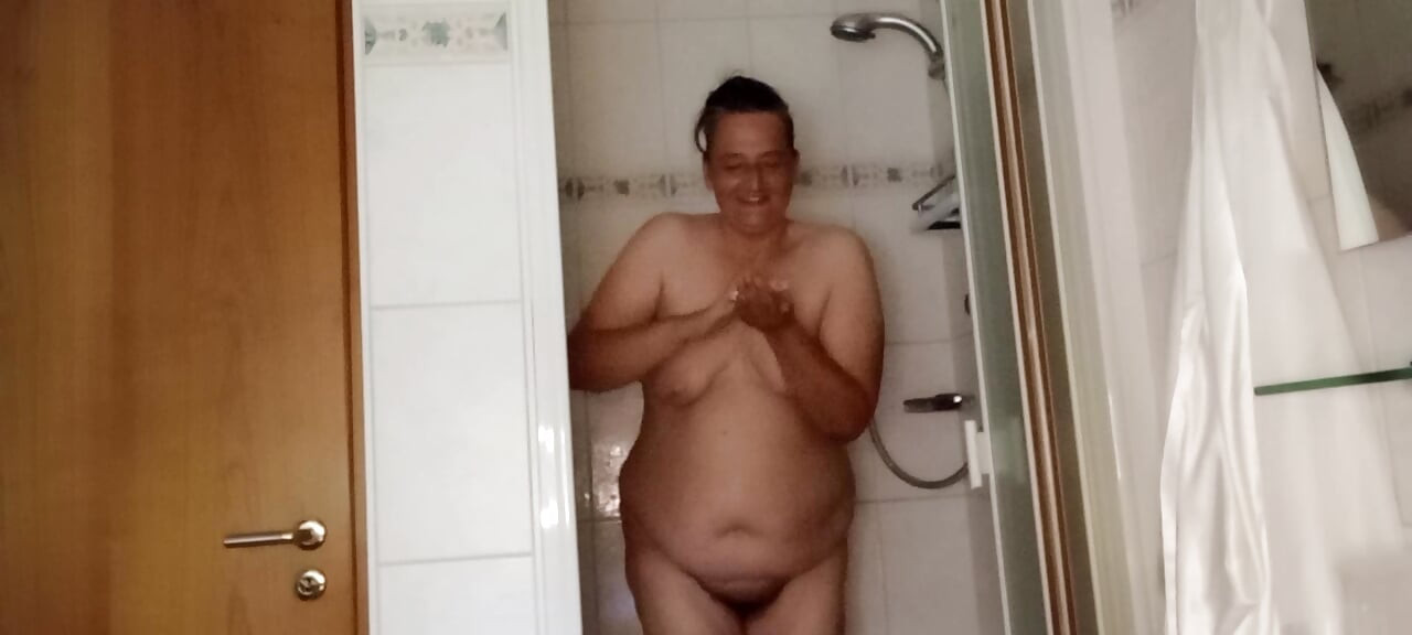 BBW Shower Tease – Watch Me Get Wet & Soapy