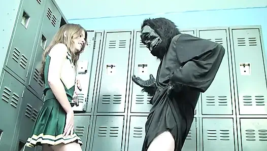 Sıska amigo kız yarak emdikten sonra kıllı amcığını yalatıyor