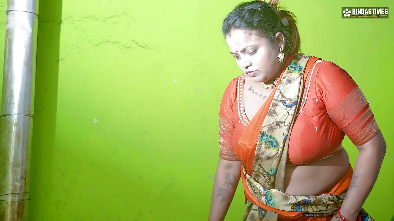 Indian EMI Agent Ne EMI Ke Badale Maa Aur Beti Ko Ek Sath Pela Ghar ke Bahar ( Hindi Audio )